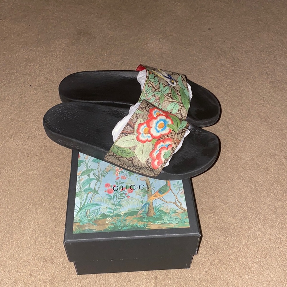 Gucci GG Supreme Slides w/box & individual dust bags